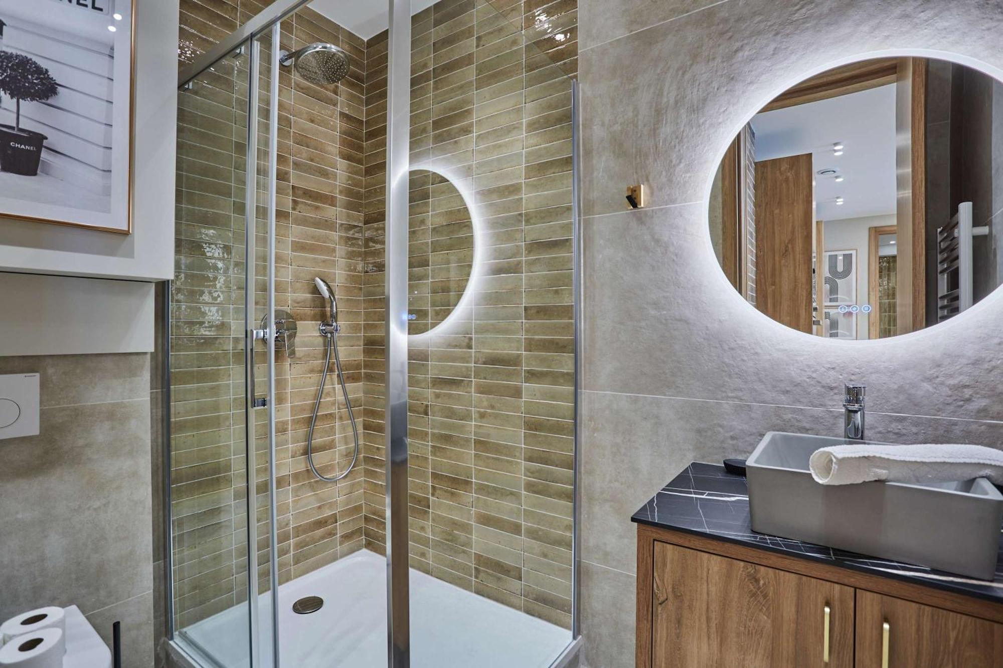 Exceptional 4bdr 10p Near Montmartre Apartment *
